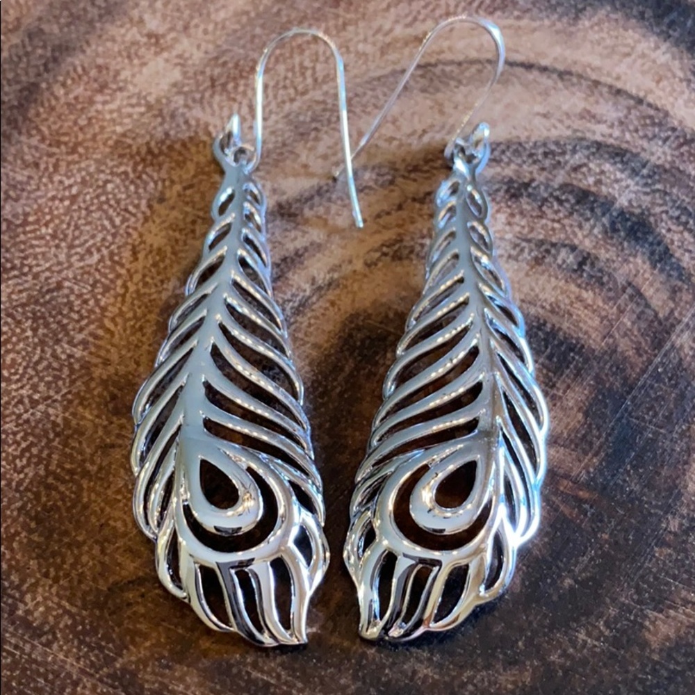 Lulu Avenue Silver Feather Earrings
